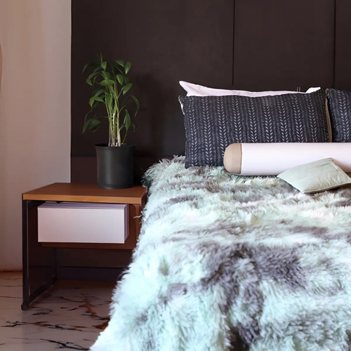 Combo: 2 Edredones Cobertores Faux Fur Calientito Queen Size Color Militar Diseño De La Tela Liso